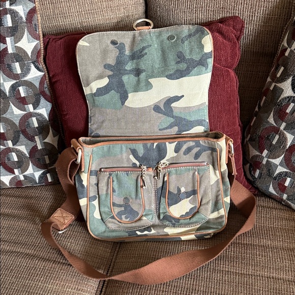 Juicy Couture Camouflage Crossbody Bag - Picture 3 of 4